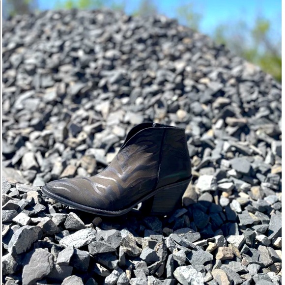 Leather Boots - Picture 1 of 8